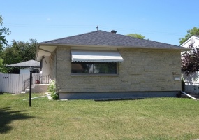 687 Renfrew Street,Winnipeg,Manitoba,3 Bedrooms Bedrooms,2 BathroomsBathrooms,House,Renfrew Street,1356